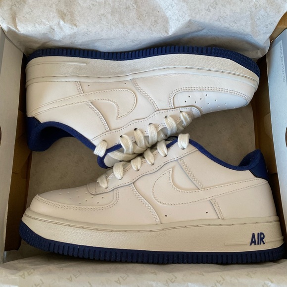 Air Force 1 - Picture 2 of 8